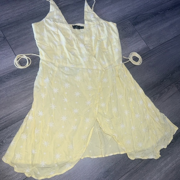 Volcom yellow wrap dress size M - Picture 1 of 3